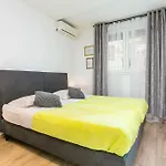 Apartments With A Parking Space Split - 14051